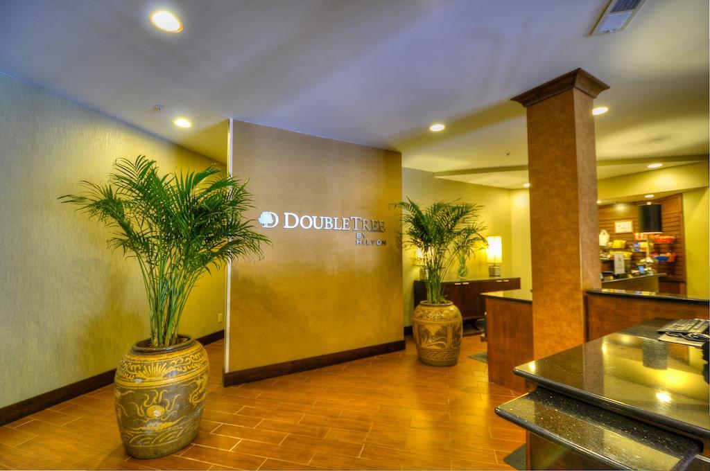 Doubletree By Hilton Hotel Raleigh - Brownstone - University מראה חיצוני תמונה