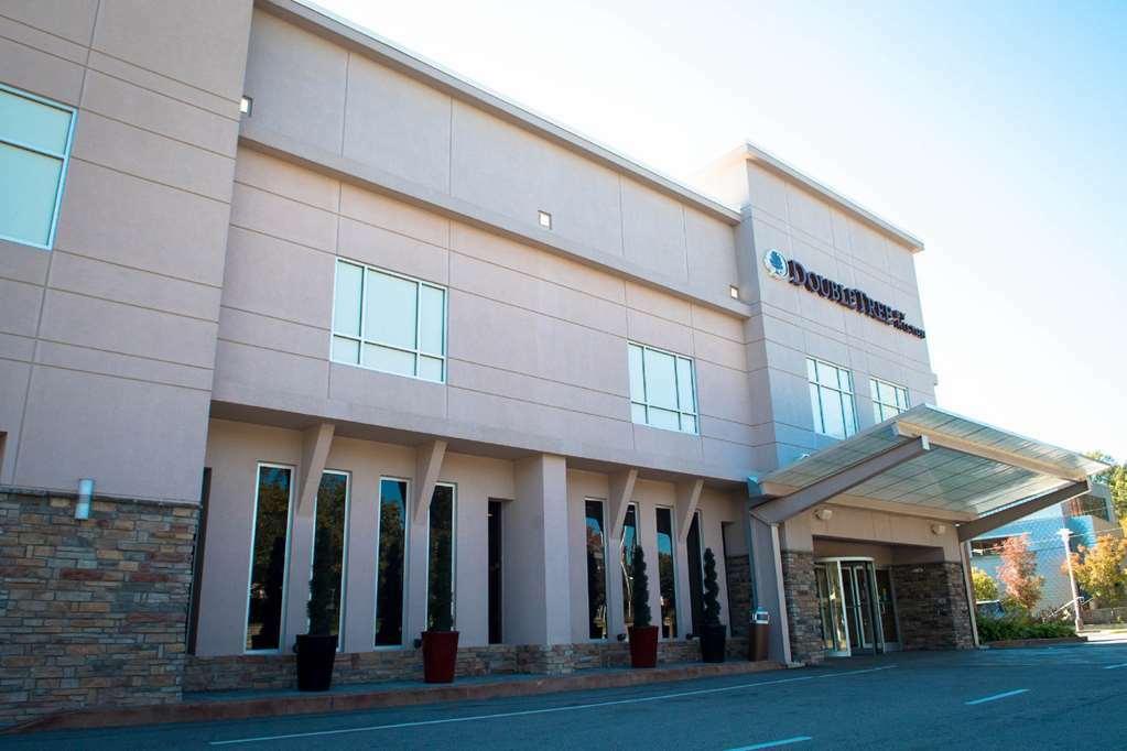Doubletree By Hilton Hotel Raleigh - Brownstone - University מראה חיצוני תמונה