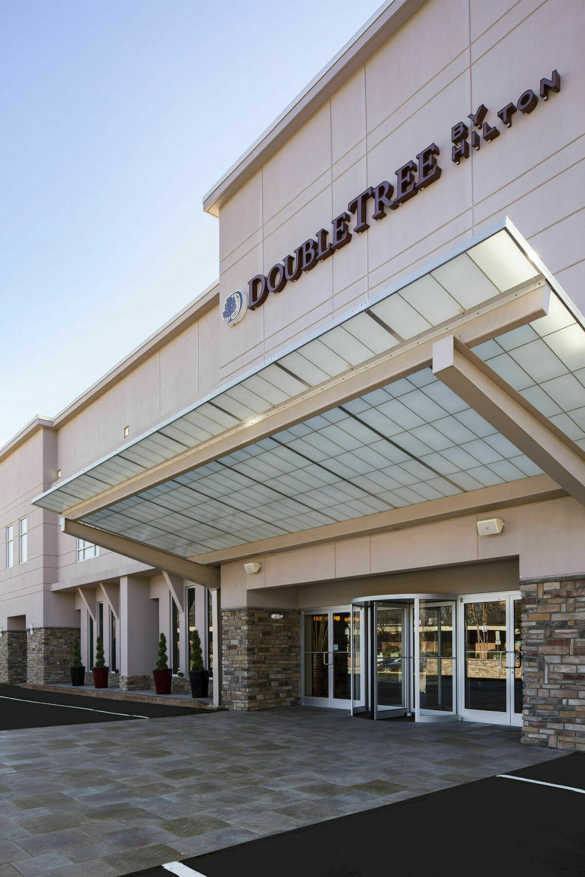 Doubletree By Hilton Hotel Raleigh - Brownstone - University מראה חיצוני תמונה