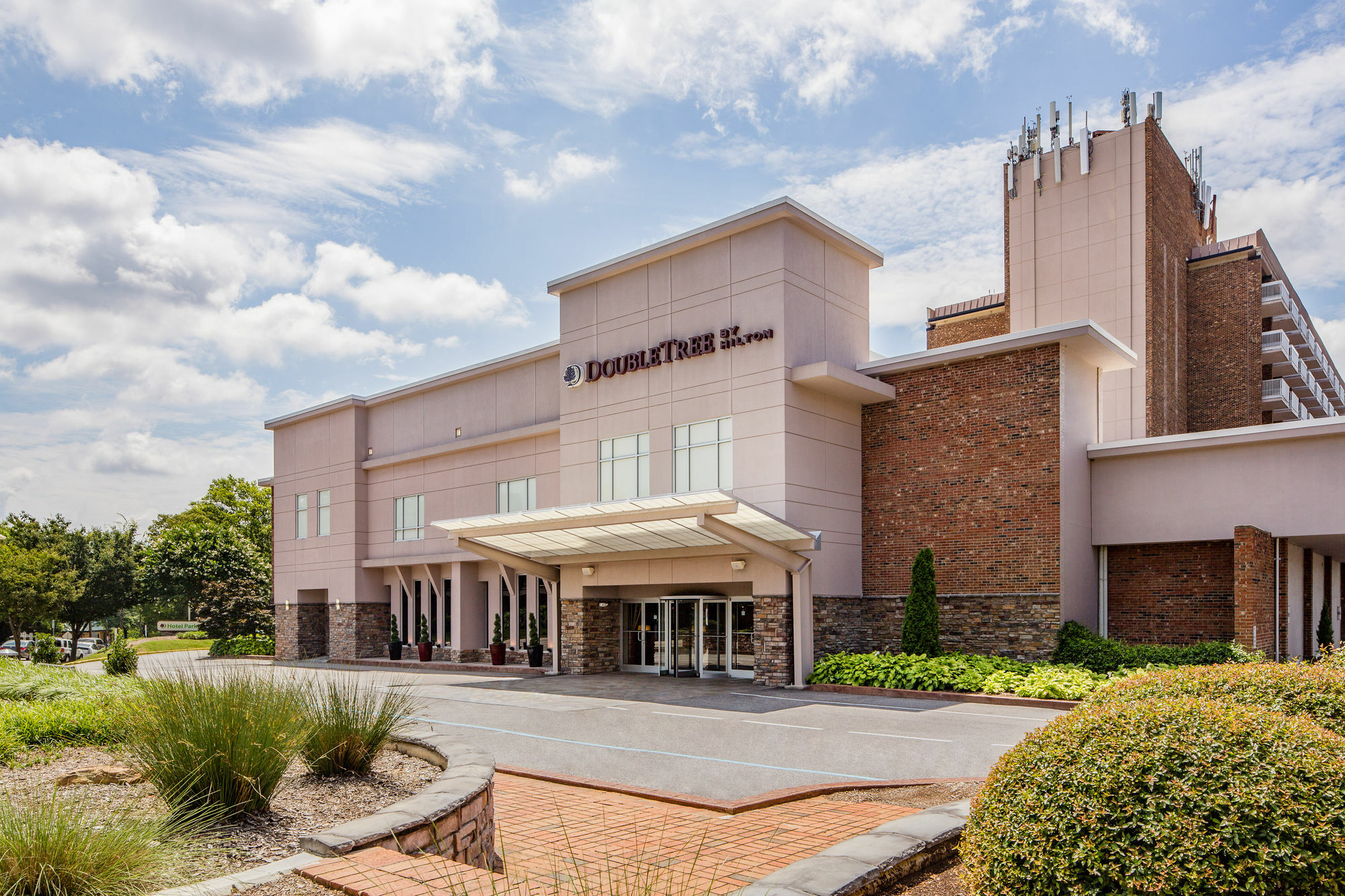 Doubletree By Hilton Hotel Raleigh - Brownstone - University מראה חיצוני תמונה